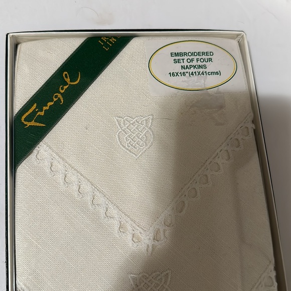 Vintage Fingal Irish linen Embroidered set of 4 napkins - Picture 2 of 4